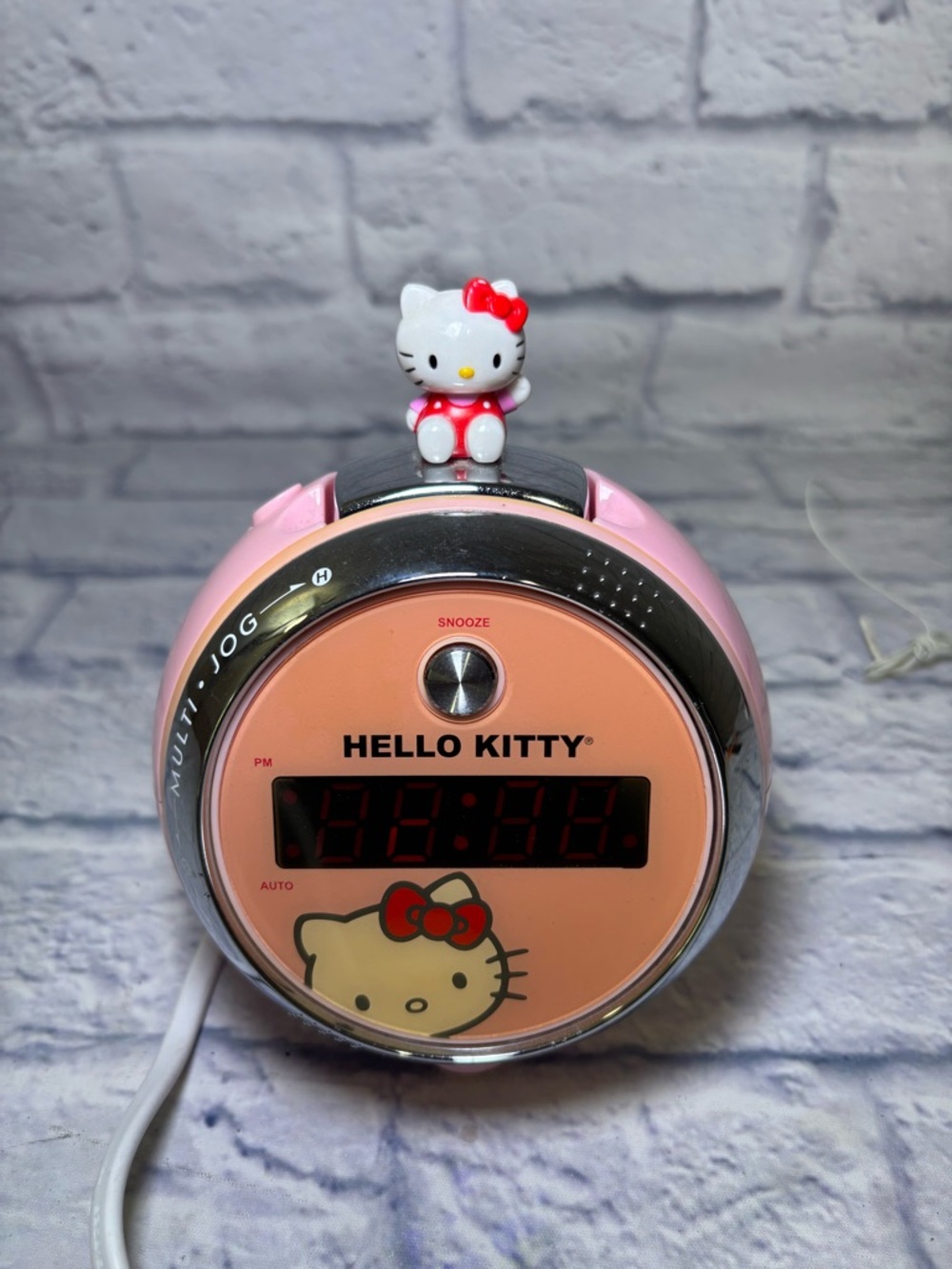 Retro Hello Kitty Pink Round Digital Radio Alarm Projection Clock 2010 Vintage - Picture 3 of 13